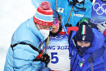 Tandrevold era bronce a falta de un kilómetro en la persecución, pero su cuerpo y su mente dijeron basta. Termina 14ª y se desploma tras la meta.