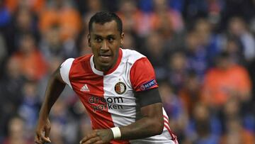 Feyenoord&#039;s Peruvian midfielder Renato Tapia (L) vies with Glasgow Rangers&#039; Northern Ireland midfielder Steven Davis (R) during the UEFA Europa League Group G football match between Rangers and Feyenoord at Ibrox Stadium in Glasgow, Scotland on 