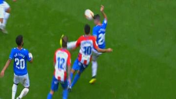 El árbitro señaló penalti por mano inexistente.