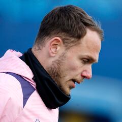 Cardona vuelve al Espanyol, con un doble peaje para salir