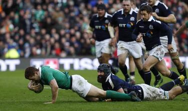Escocia tumba a Irlanda y pide paso entre las grandes