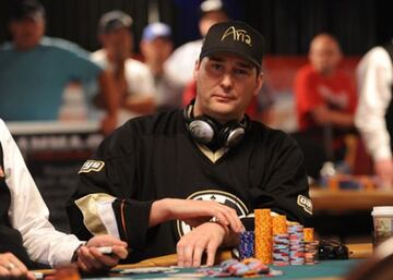 Phil Hellmuth is the all time leader with fifteen bracelets in the WSOP