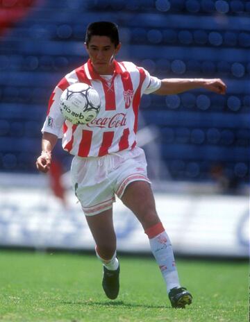 En los años 90, era común ver a "Nacho" cobrando los tiros libres del Necaxa y de la Selección Nacional. La potencia era una de las cualidades de Ambríz.