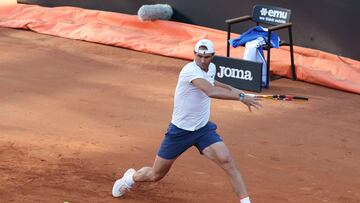 Rafa Nadal se entrena en el Foro Itálico de Roma.