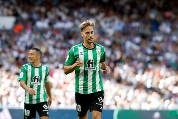 Real Madrid 1-1 Real betis | Duró poco la alegría en el Santiago Bernabéu. Saque directo de Álex Moreno a Borja Iglesias, que se la dejó de cara a Canales, que con su pierna derecha, se sacó un disparo para superar a Courtois y conseguir el tanto del empate.