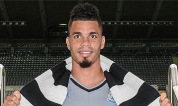 1.- Emanuel Riviere llegó desde Mónaco al Newcastle y ha sido un fracaso rotundo.