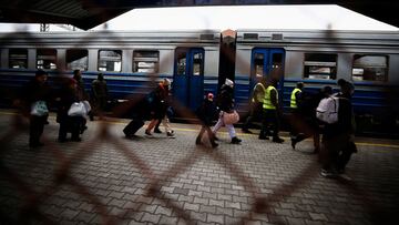 People arrive in a Ukrainian train from Lviv that is transporting hundreds of people fleeing from the Russian invasion of Ukraine, at the station in Przemysl, Poland, March 7, 2022. REUTERS/Yara Nardi