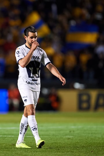 Toda una vida vistiendo los colores de los Pumas. El zaguero felina se formó con Universidad, donde ha estado por lo menos 10 años de su carrera. En 2010 jugaba con la categoría Sub-17 y actualmente es titular indiscutible de la escuadra de 'Míchel'.