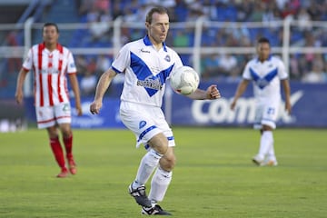 El "Buitre" es un jugador histórico para el Real Madrid, con los merengues consiguió quince títulos. En el año de 1995 llegó a México para jugar con el Celaya, equipo donde se retiro en 1998.