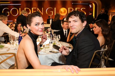 Keri Russell y Ashton Kutcher durante la 83.ª edición de los Globos de Oro, celebrada en el Beverly Hilton.