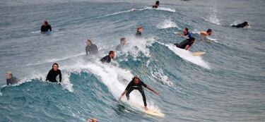 El surf regresa a algunas playas de Sidney