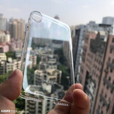 Estas fundas confirman el posible diseño del iPhone 8