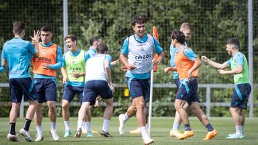 SAN SEBASTIÁN, 19/05/2023.- El medio centro de la Real Sociedad, Martín Zubimendi, durante el entrenamiento que han celebrado este viernes en el campo de Zubieta de San Sebastián, previo a su enfrentamiento del sábado ante el Fútbol Club Barcelona. EFE/Javier Etxezarreta