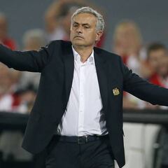 Otro problema para Mou: parte del vestuario le cuestiona