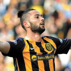 Larrondo protagoniza polémica salida de Central e iría a River