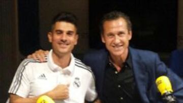 Jorge Valdano, a la derecha, junto a &Aacute;lvaro Benito este s&aacute;bado en el &#039;Carrusel Deportivo&#039; de la Cadena SER.