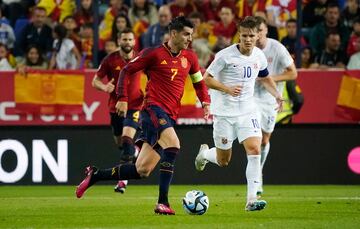 Morata y Odegaard.