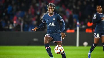 Aminata Diallo durante un partido de Champions League con el PSG.