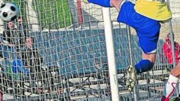 <b>PUNTERÍA. </b>Borja Rubiato buscó la portería contraria, pero ayer no tuvo fortuna en el partido ante el Granada 74.