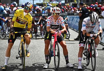 Wout Van Aert, Magnus Cort Nielsen y Tadej Pogacar.