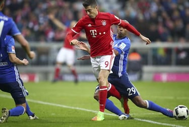 Bayern Munich 1-1 Schalke: Scrappy draw opens door for Leipzig