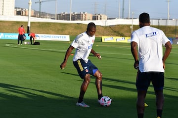 El entrenador colombiano, Reinaldo Rueda, realizó el primer entrenamiento con los jugadores convocados del FPC al microciclo que se lleva a cabo en la Sede Deportiva de la Federación Colombiana de Fútbol. 