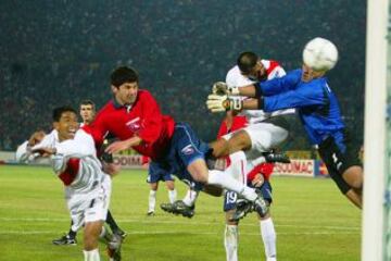 9 de septiembre de 2003: Con goles de Mauricio Pinilla y Arturo Norambuena, Chile vence 2-1 a Per&uacute; por las Eliminatorias de Alemania 2006.