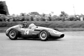 La italiana debutó el 18 de mayo de 1958 en el GP de Mónaco, convirtiéndose en la primera mujer en competir con un monoplaza en la F1. Disputó cuatro carreras del campeonato con el Maserati 250F con el que Fangio ganó el título de pilotos el año anterior, consiguiendo el décimo puesto (tras salir decimonovena) en el circuito de Spa-Francorchamps del GP de Bélgica de ese año.