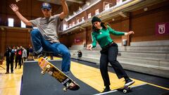 Danny Le&oacute;n y Andrea Ben&iacute;tez realizando una exhibici&oacute;n de skate durante la presentaci&oacute;n del Madrid Urban Sports que se disputar&aacute; en Madrid R&iacute;o del 23 al 26 de abril, dentro del proyecto &#039;A Tokio se va por Madr