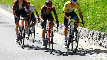Daniel Felipe Martinez y Geraint Thomas, junto a Jakob Fuglsang y Sergio Higuita durante una etapa de la Vuelta a Suiza.