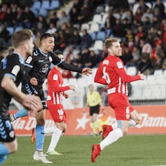 El Almería se lleva tres puntos en el final de partido más loco