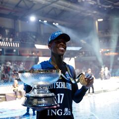 “Mi nombre es Dennis Schröder”