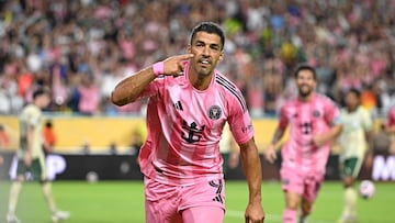 Inter Miami's Uruguayan forward #09 Luis Suarez (C) celebrates scoring his team's second goal during the FIFA Club World Cup 2025 Group A football match between US Inter Miami and Brazil's Palmeiras at the Hard Rock stadium in Miami on June 23, 2025. (Photo by PATRICIA DE MELO MOREIRA / AFP)