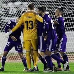 Lunin salva al Valladolid en los penaltis en Marbella