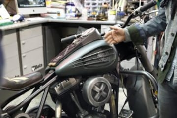 La empresa Pan Speed Shop han recreado con detalle la Harley Davidson Road King que conduce Lobezno en las películas de la saga de Marvel.