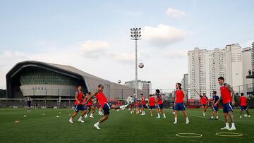 Los jugadores del Atl¨¦tico de Madrid durante el entrenamiento del equipo celebrado este s¨¢bado en la Ciudad Deportiva de Majadahonda.
