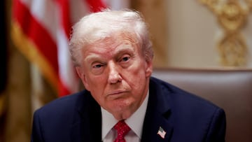 U.S. President Donald Trump meets with Ukraine's President Volodymyr Zelenskiy (not pictured) over lunch in the Cabinet Room at the White House in Washington, D.C., U.S., October 17, 2025. REUTERS/Jonathan Ernst