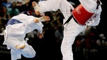 <b>ASPIRA AL ORO</b>. Jon García ha vencido claramente a Zoran Prerad en su primer combate y ha hecho lo propio en el segundo contra un rival de Kazajistán.