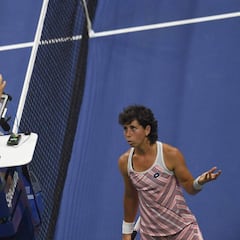 Carla Suárez cae en cuartos con un trasiego infame en la pista