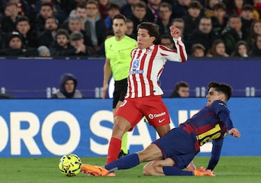 El central que nadie veía… y que ahora manda en el Barça