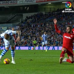 Sandro y una de las jugadas más cómicas de LaLiga: puntapié al suelo y voltereta descontrolada