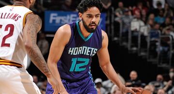 Su última oportunidad real fue en Charlotte, donde jugó 12 partidos, con cifras muy bajas y fue cortado tras 20 días. Más adelante volvería a interntarlo con los Nets y después en Denver, pero sin volver a disputar un partido de NBA desde 2016.