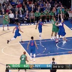 Brutal póster de Al Horford a Porzingis por Navidad