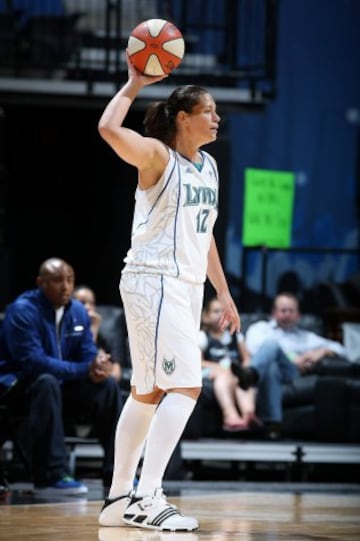 ANNA MONTA?ANA. Segunda espa?ola en la historia de las Minnesota Lynx, aterriz¨® en la WNBA en el verano de 2009, donde jug¨® una media de 11 puntos. Disput¨® 16 partidos: 2,2 puntos, 1,6 rebotes y 1,2 asistencias.