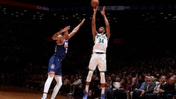 Al finalizar el partido, Giannis acumul車 14,216 puntos en su carrera y super車 los 14,211 que consigui車 Kareem Abdul-Jabbar con Milwaukee.