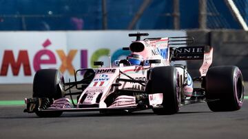 Force India&#039;s Mexican driver Sergio Perez powers his car during the third practice session of the F1 Mexico Grand Prix at the Hermanos Rodriguez circuit in Mexico City on October 28, 2017. / AFP PHOTO / ALFREDO ESTRELLA