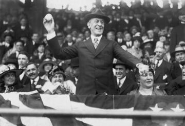 Wilson, que dirigió el país durante la Primera Guerra Mundial, fue un destacado jugador de béisbol en el Davidson College y después hizo sus pinitos en los banquillos como ayudante del entrenador en el equipo de la Universidad de Princeton. 