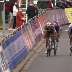 Lo de Alaphilippe ya es masoquismo: ¡volvió a hacer la misma!