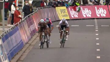Lo de Alaphilippe ya es masoquismo: ¡volvió a hacer la misma!