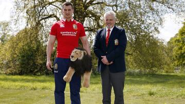 El capit&aacute;n Warburton con el t&eacute;cnico Warren Gatland.